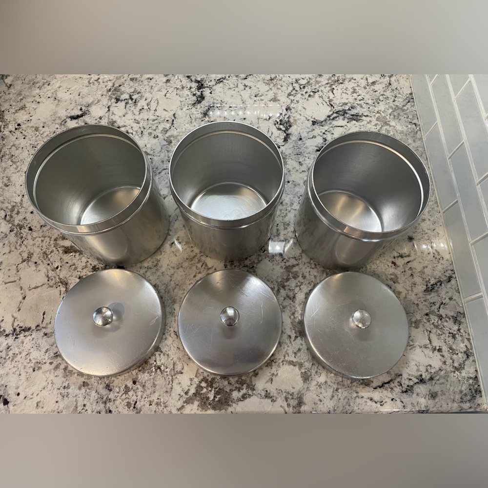Set of 3 Vintage Wear Ever 5023 Aluminum Kitchen Canisters - Picture 2 of 11